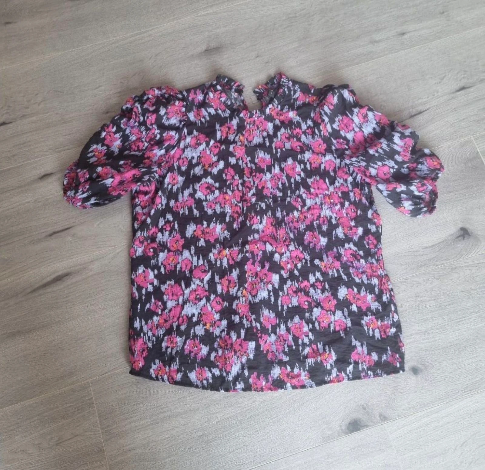 Eksept (Shoeby) top / blouse roze paars zwarte print – Pofmouw – XL
